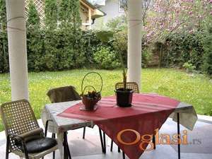 Vračar, Hram, plac pogodan za gradnju na 3ara sa kućom iz 1992g ..